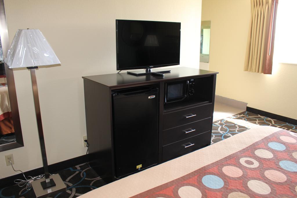 Hotel Super 8 By Wyndham Kansas Kansas City