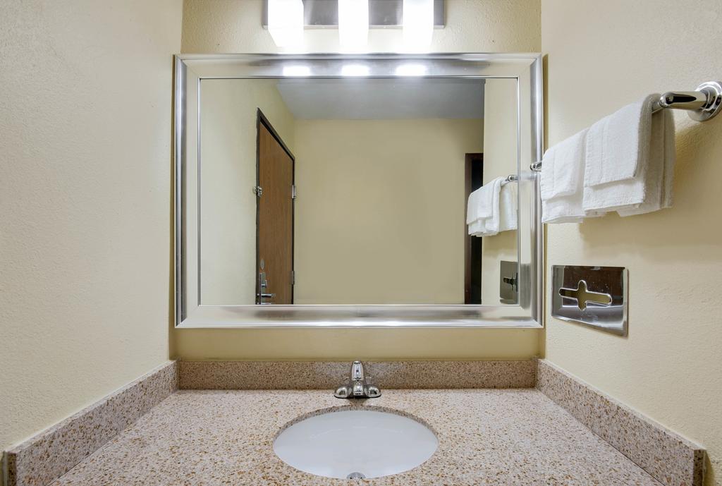 Super 8 By Wyndham Kansas * Kansas City