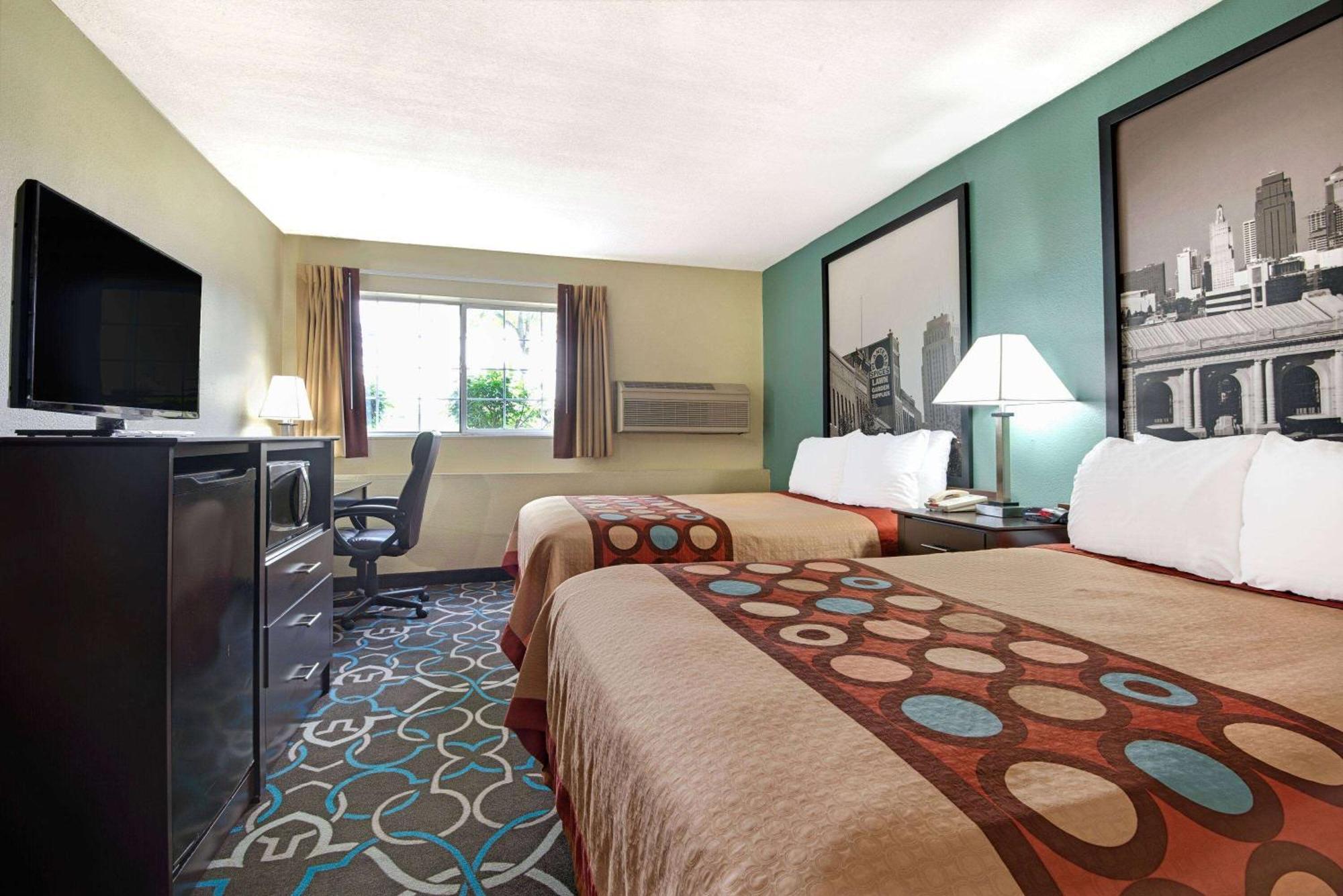 Hotel Super 8 By Wyndham Kansas