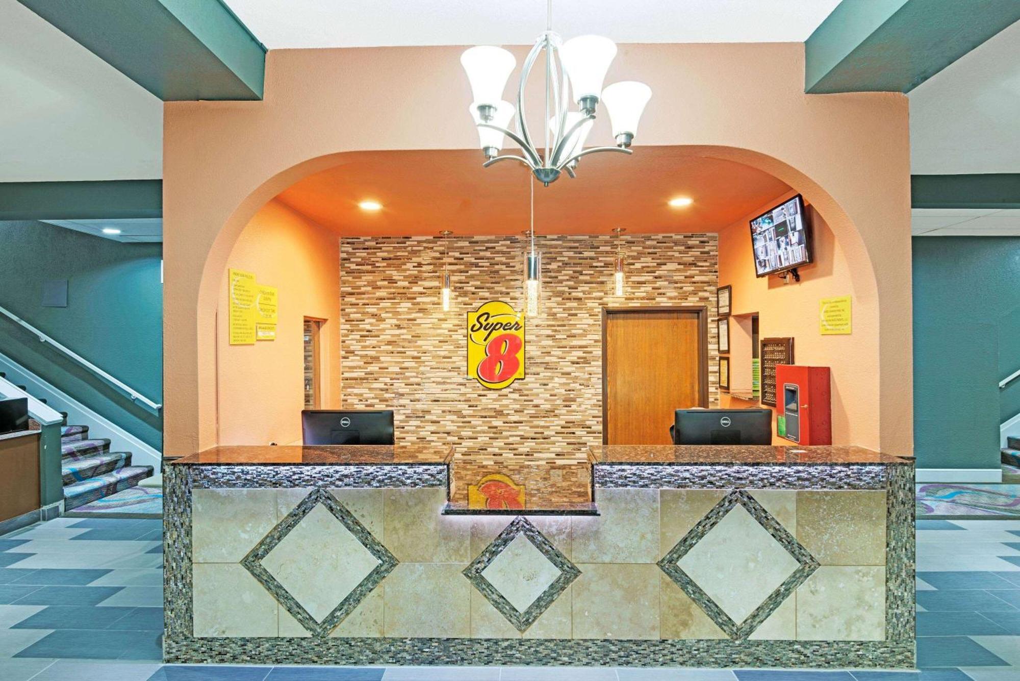 Hotel Super 8 By Wyndham Kansas Kansas City