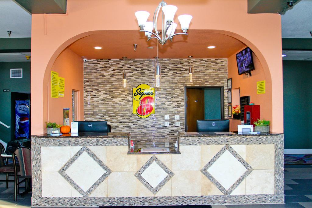 Hotel Super 8 By Wyndham Kansas Kansas City